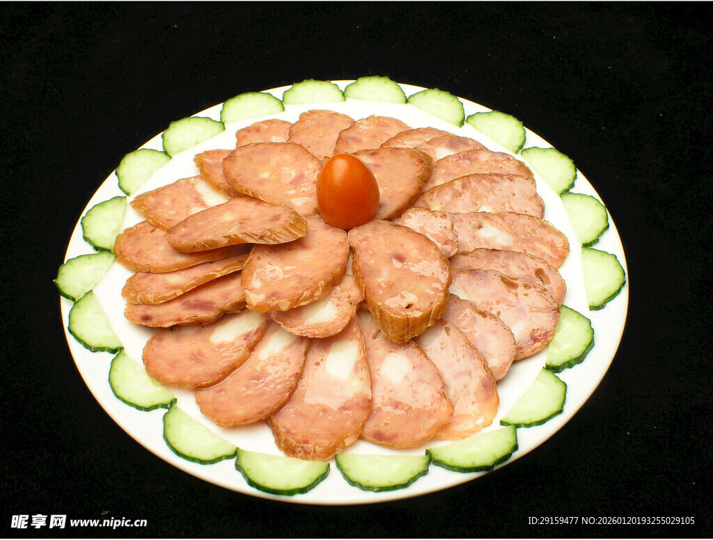 精美摆盘的火腿肠拼盘