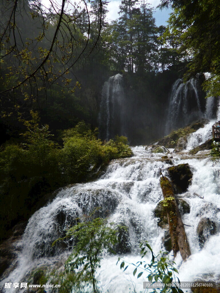 山间瀑布 自然清新之景