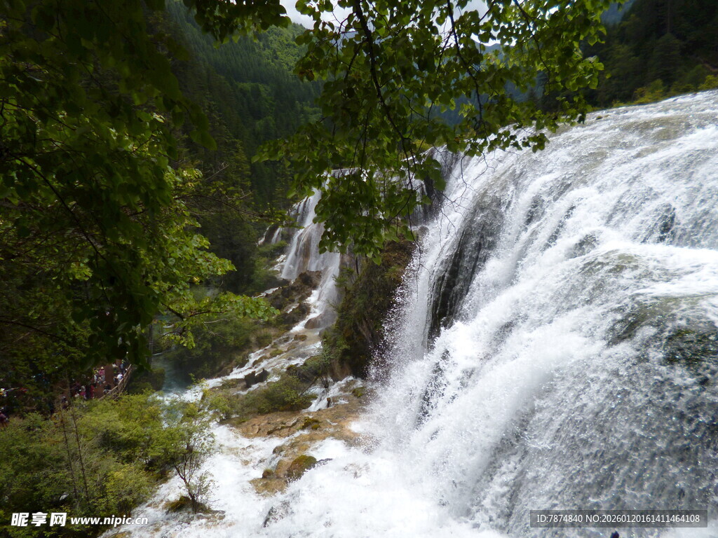 山间飞瀑 自然灵动之景