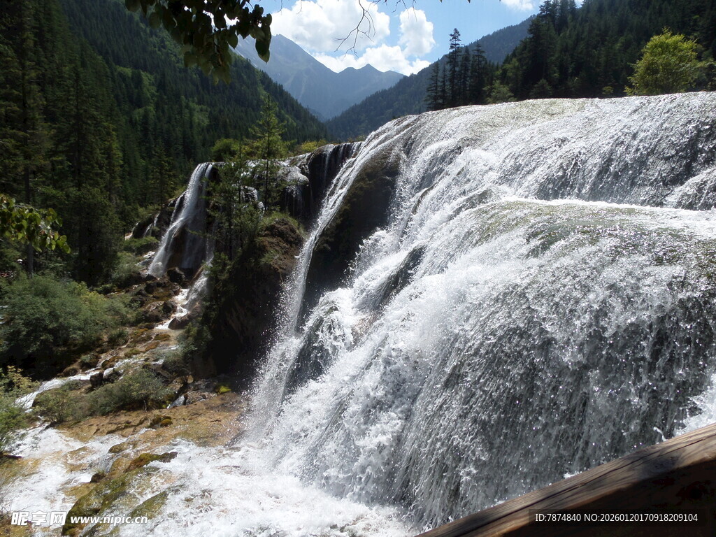 山间飞瀑 自然灵动之景
