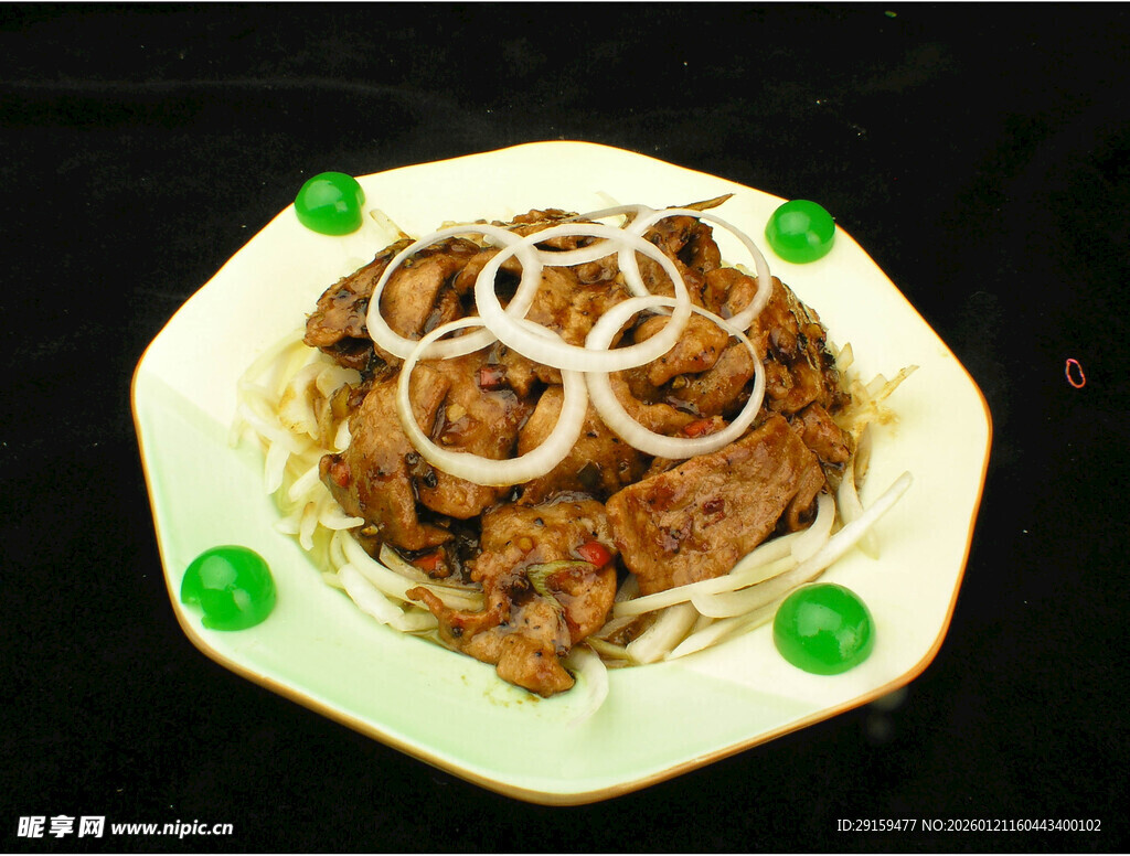 美味洋葱炒肉拌面