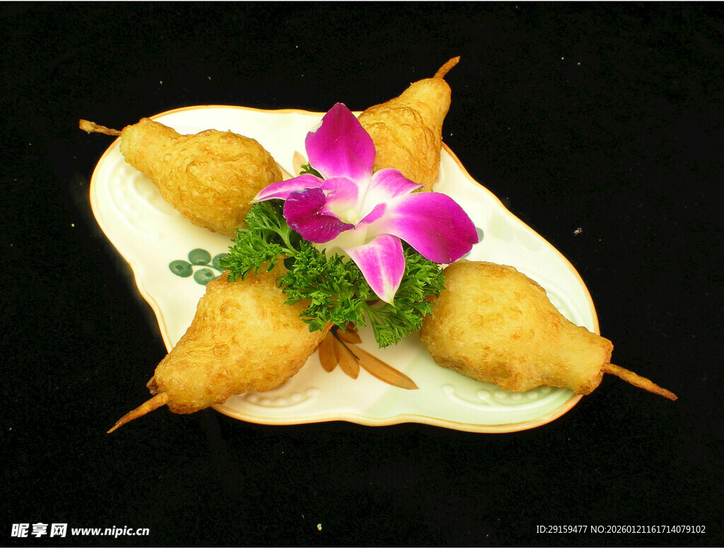 油炸花枝丸摆盘装饰精美