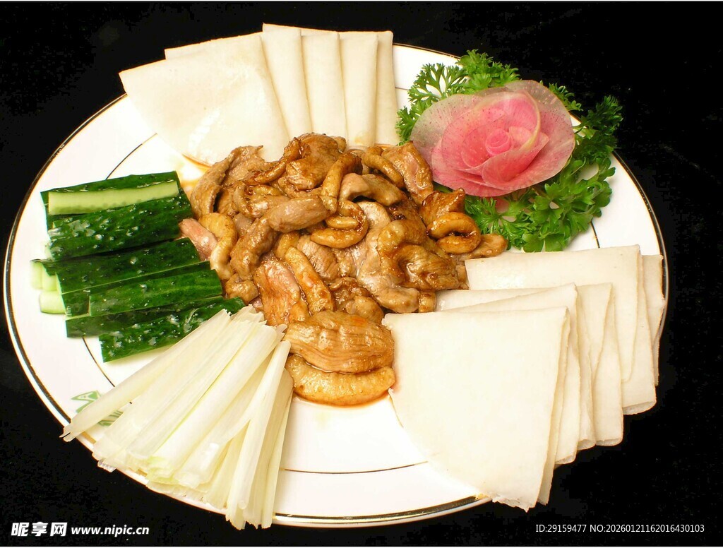 美味卷饼配炒料与配菜