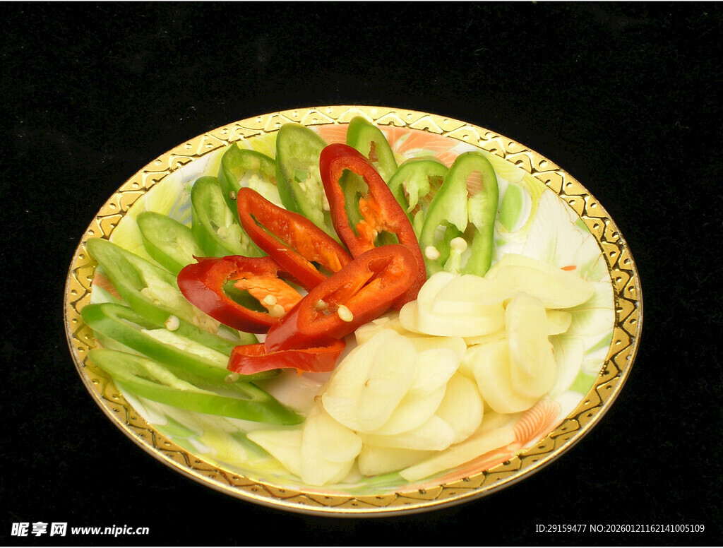 彩椒搭配清爽蔬菜拼盘