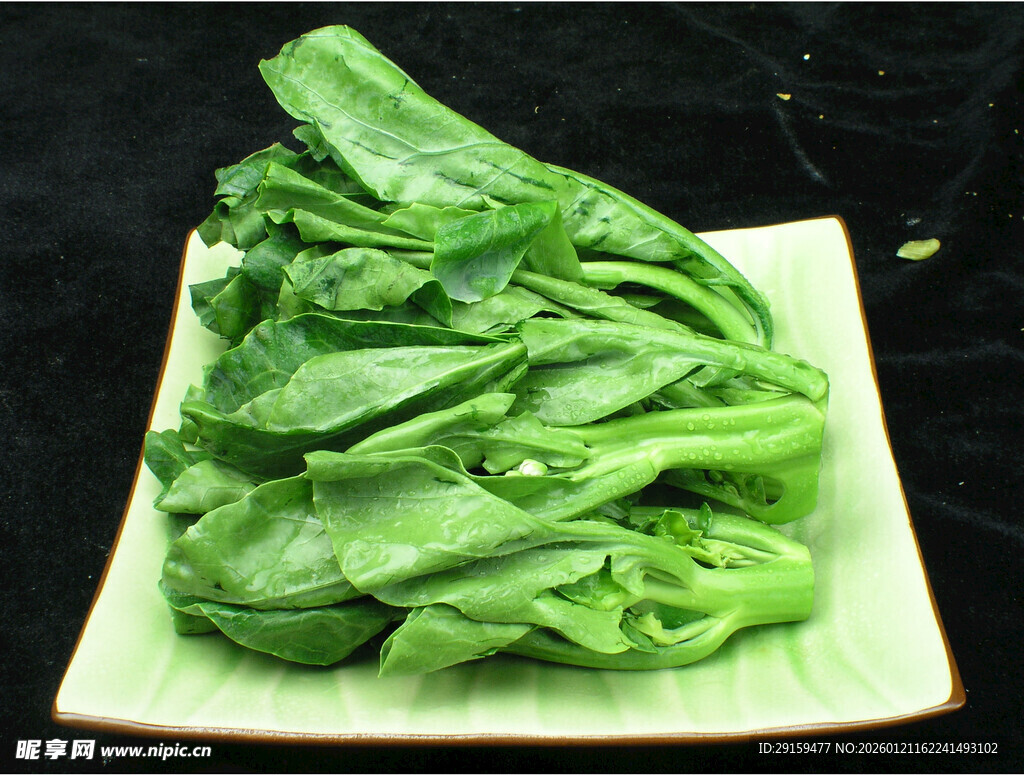 一盘鲜嫩的青菜