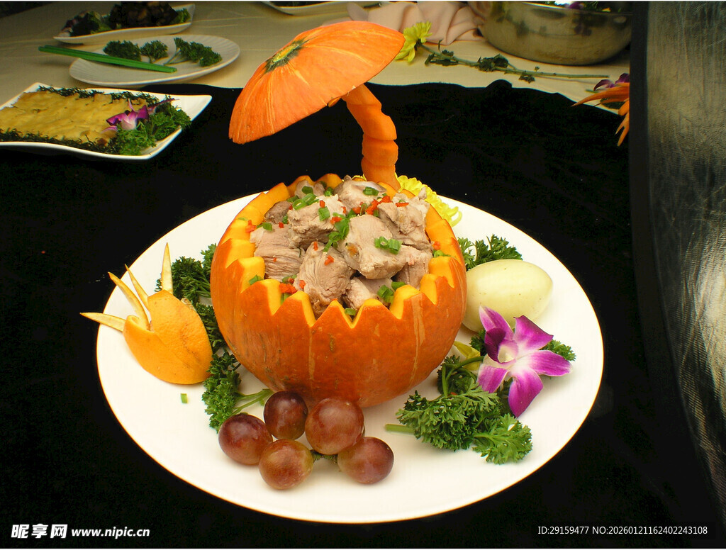 南瓜盛装美味佳肴