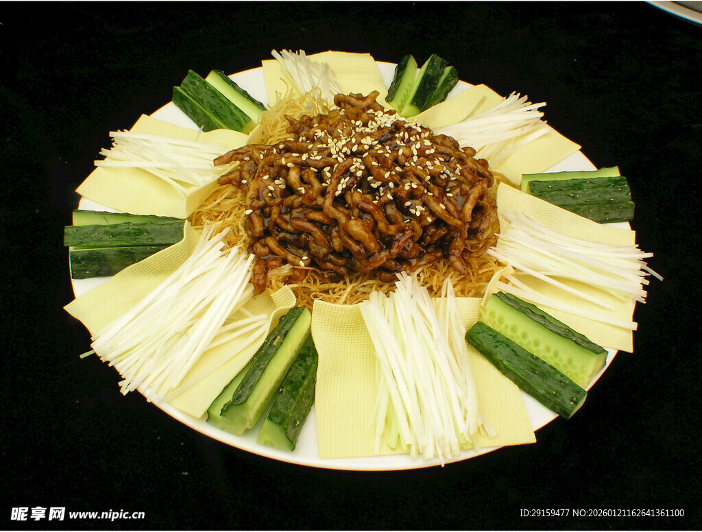 凉拌白菜配肉丝