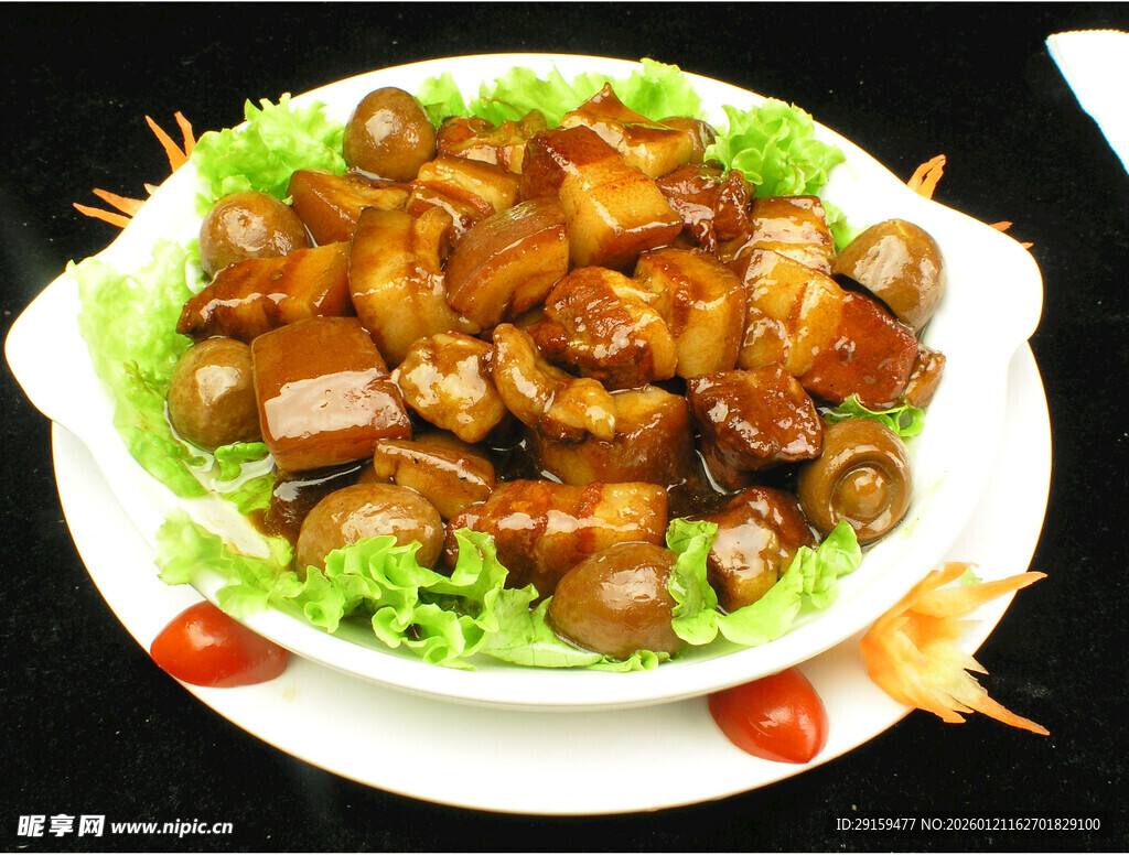 美味鸡肉菜肴摆盘精致
