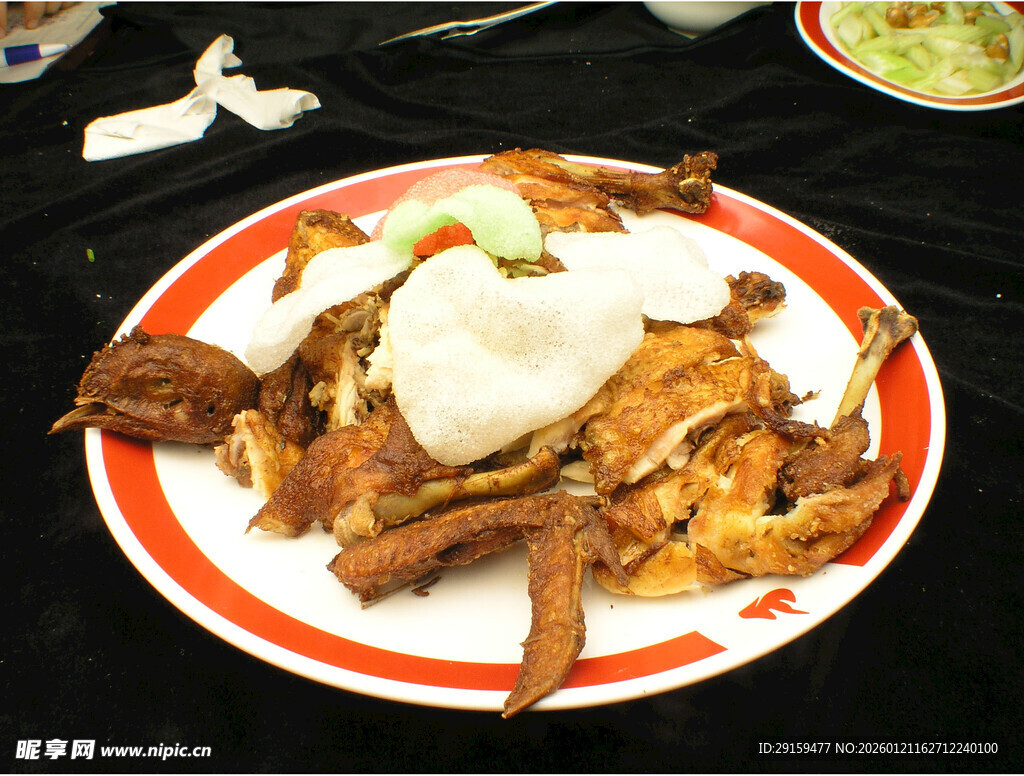 美味炸鸡配荷包蛋