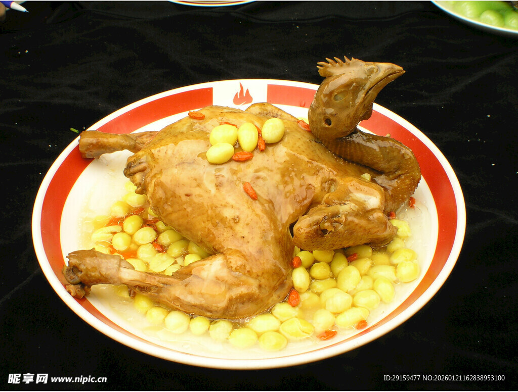 玉米配烤鸡翅美食一盘