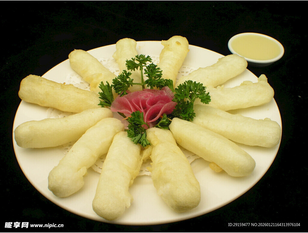 精美摆盘的特色笋类菜肴