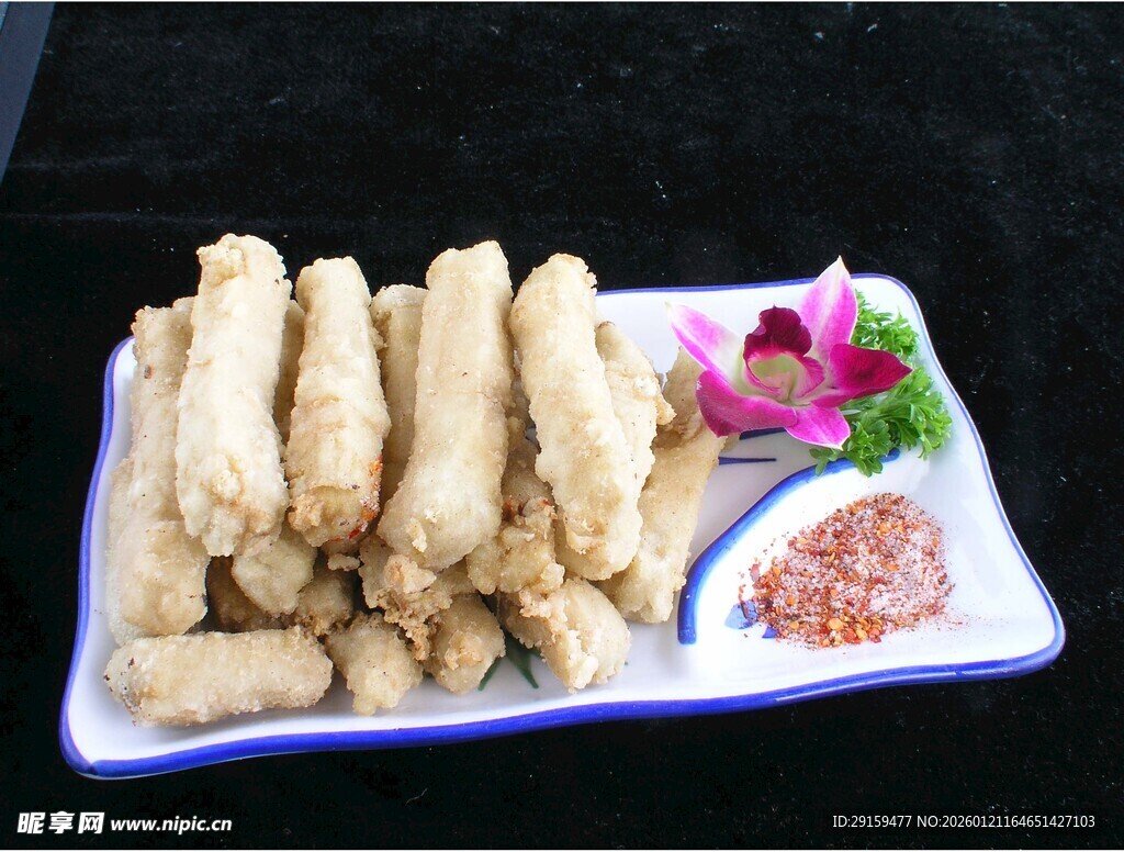 美味炸春卷摆盘精致