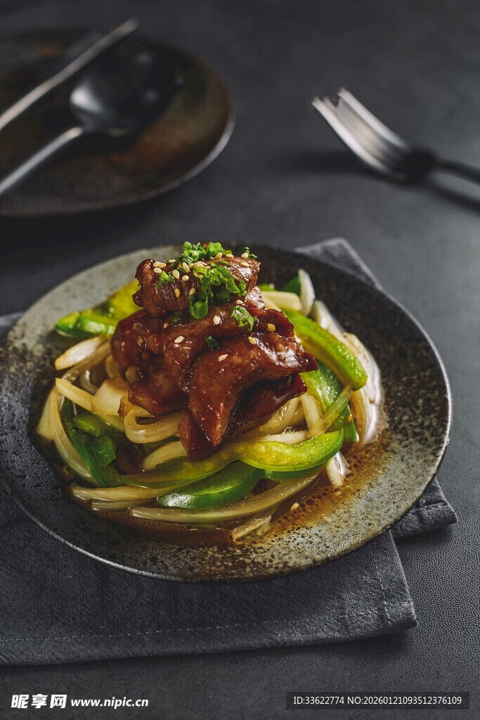 美味浇汁蔬菜料理