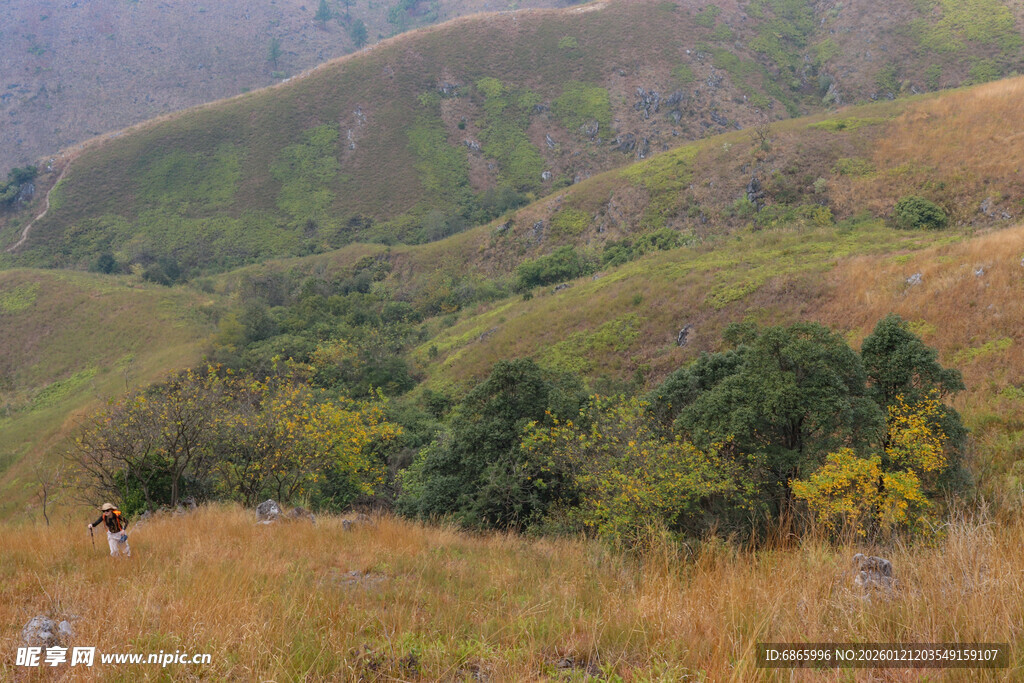 山间秋色自然美景如画