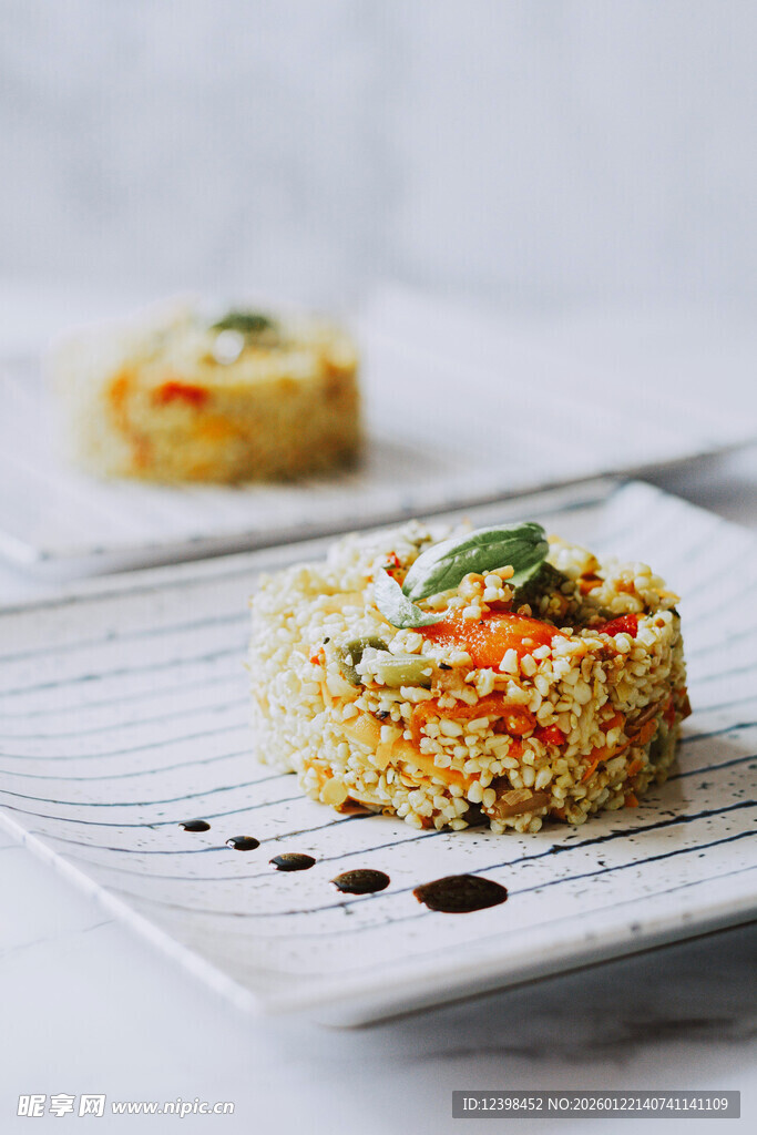 美味蔬菜米饭团摆盘精致