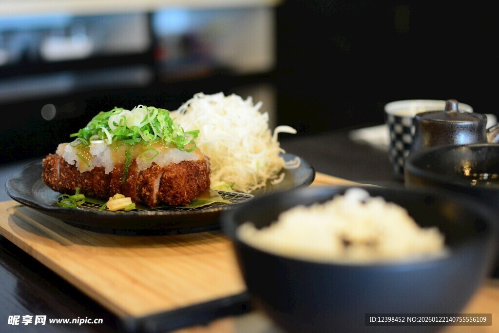 美味日式炸猪排盖饭