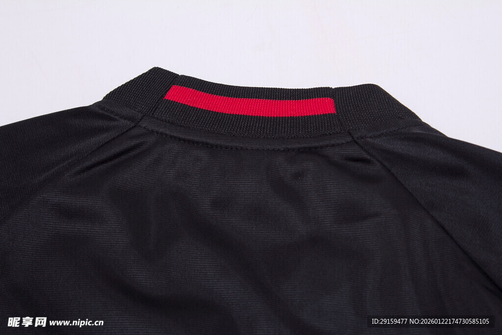 黑色上衣衣领细节展示