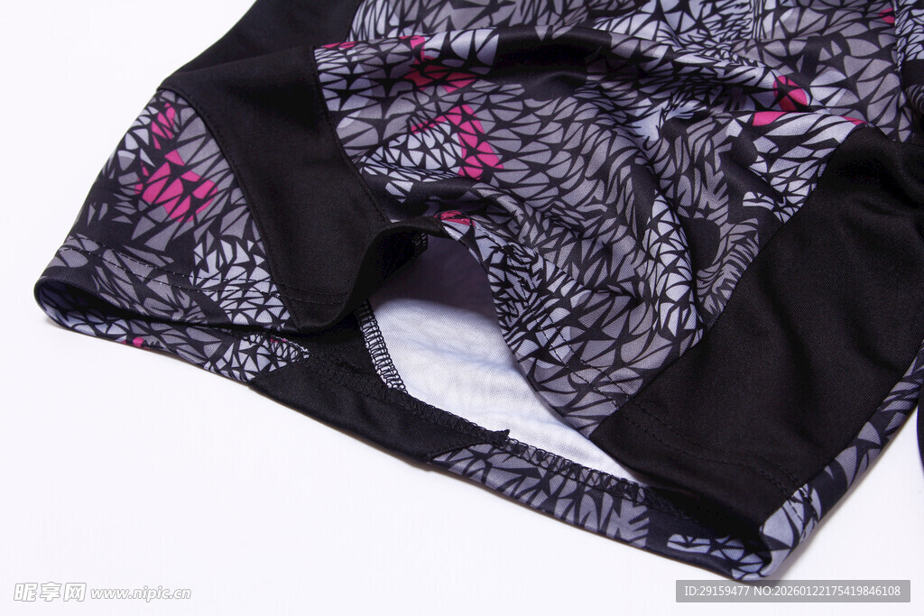 时尚花纹拼接衣物细节