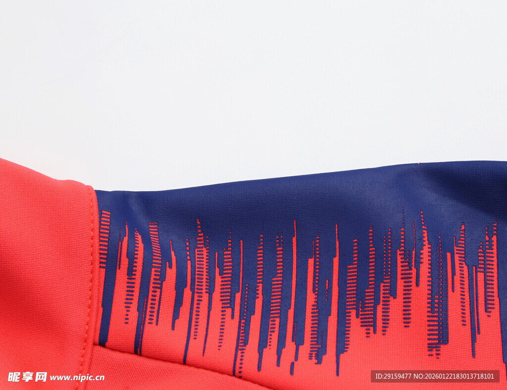 红蓝渐变边缘服饰细节图