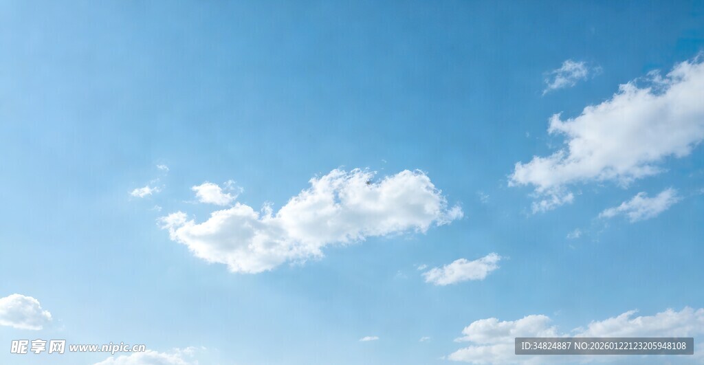 晴朗蓝天飘着朵朵白云
