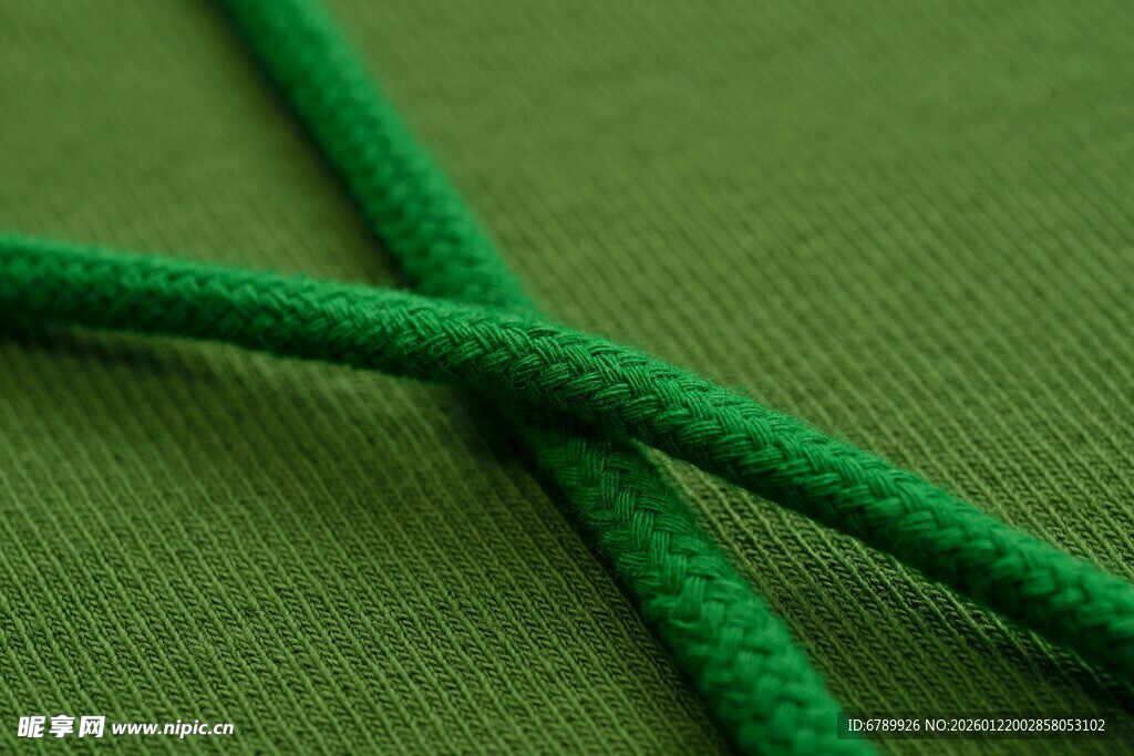 绿色卫衣拉绳特写