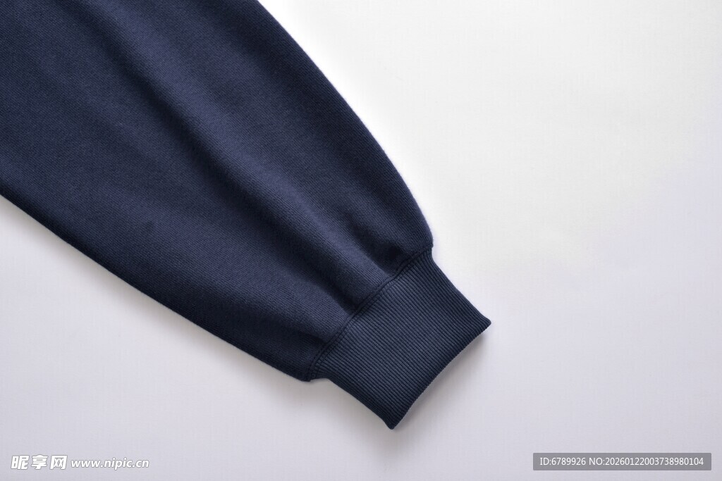 深蓝色袖口细节展示