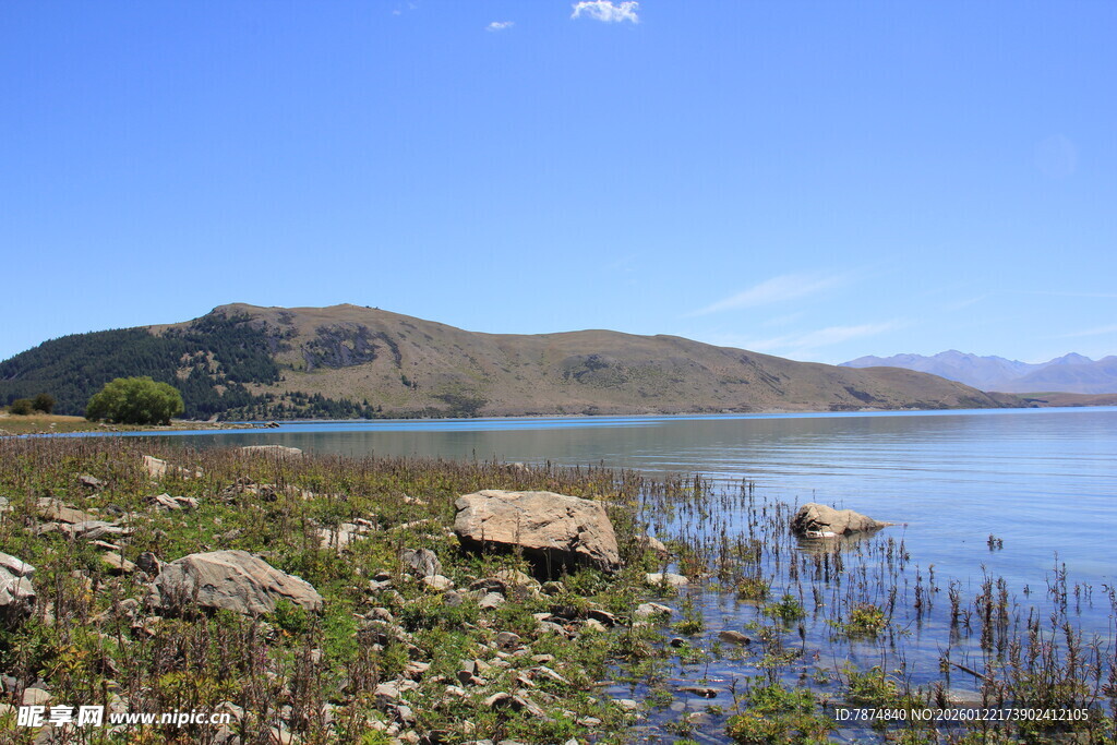 湖畔山景 自然静谧风光