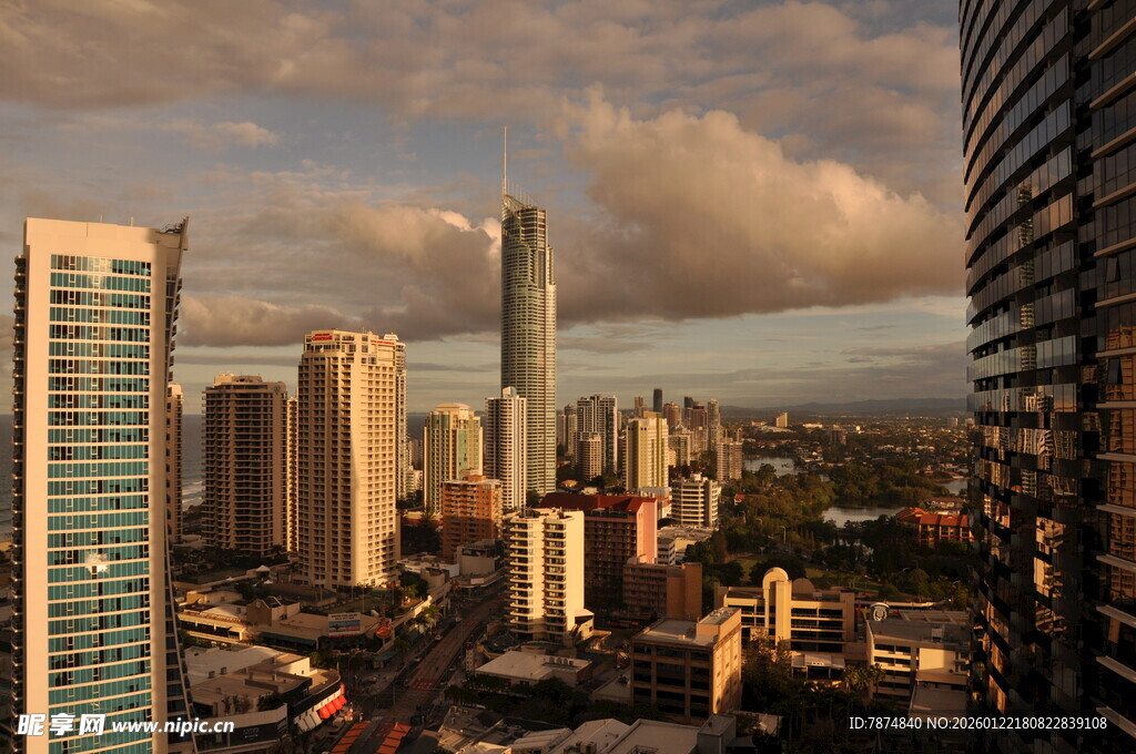 城市天际线黄昏美景