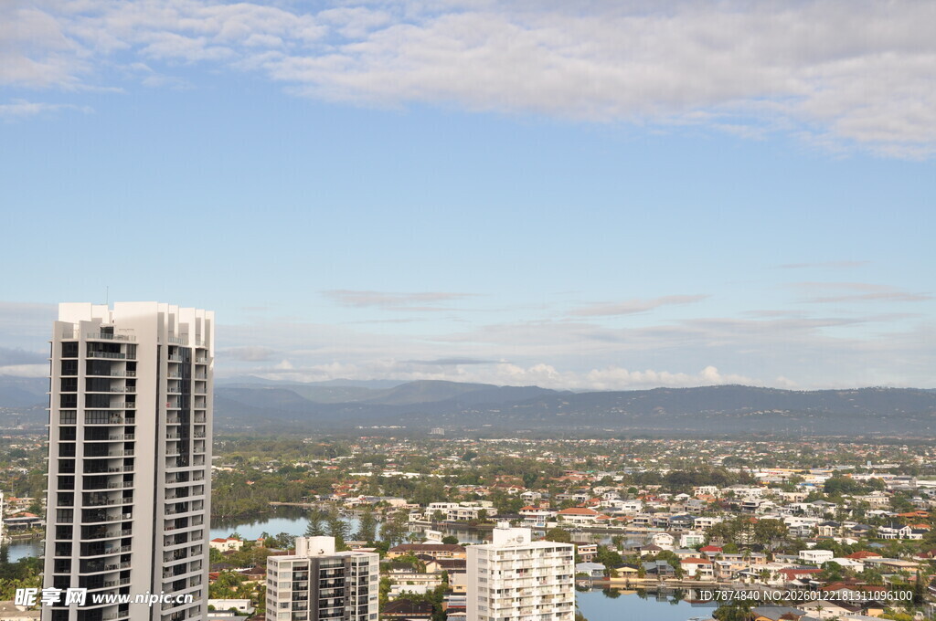 城市高楼与远景风光
