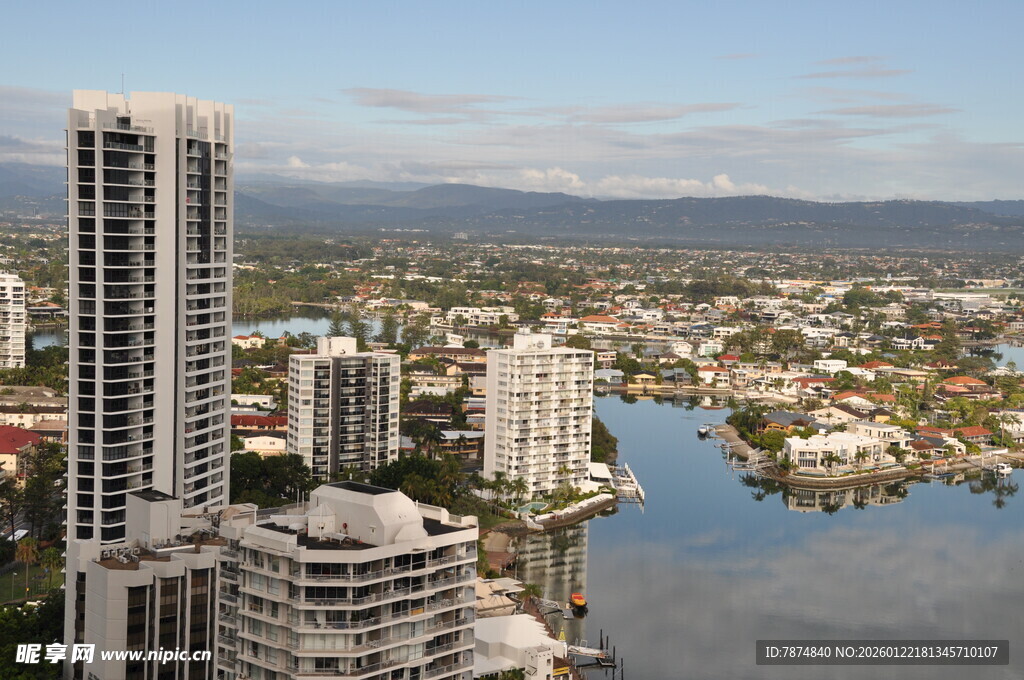 城市河畔高楼景观