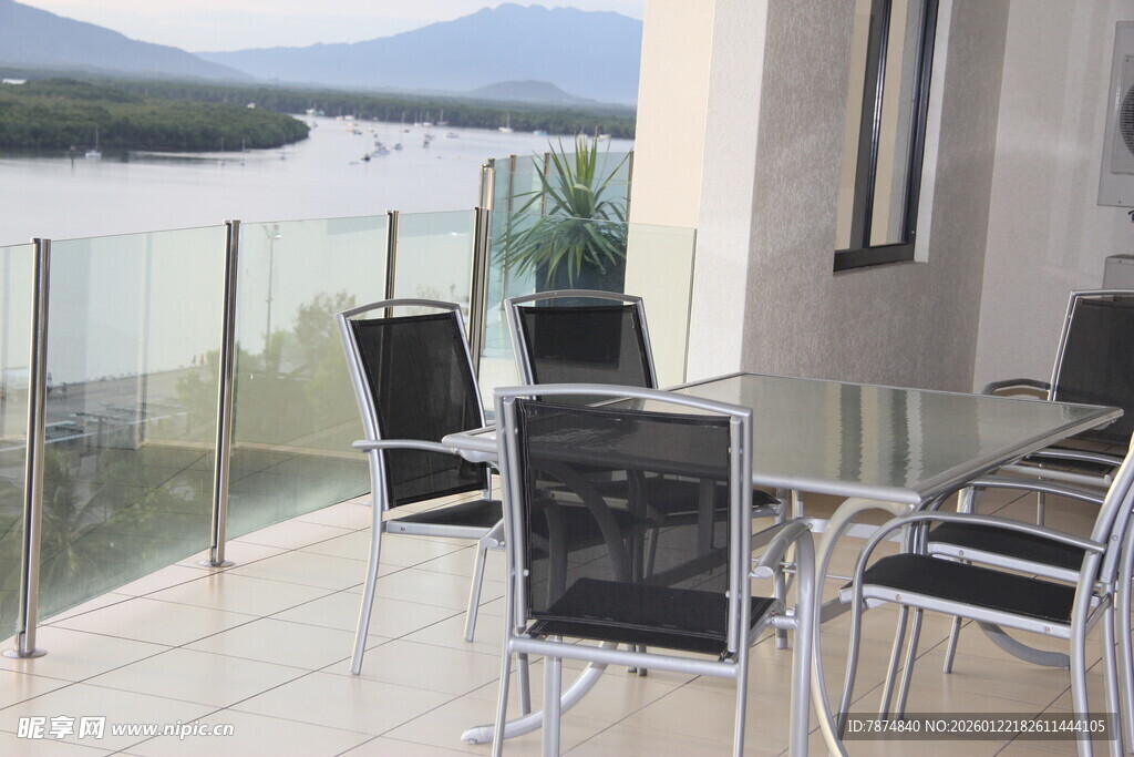 湖畔露台桌椅 惬意观景处