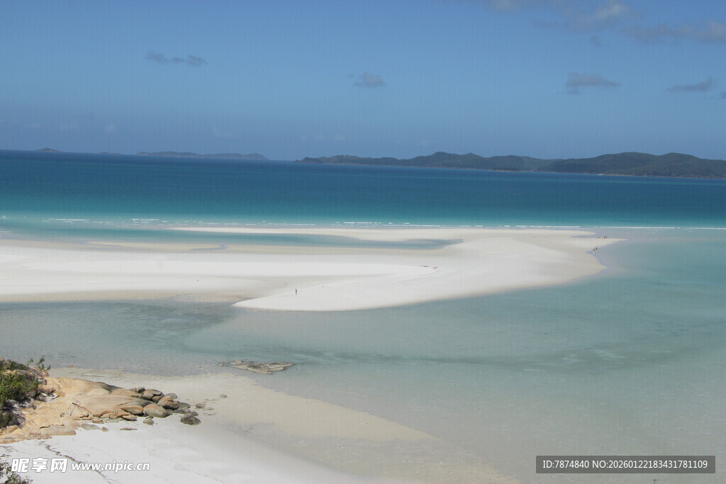美丽的海滩与清澈海水