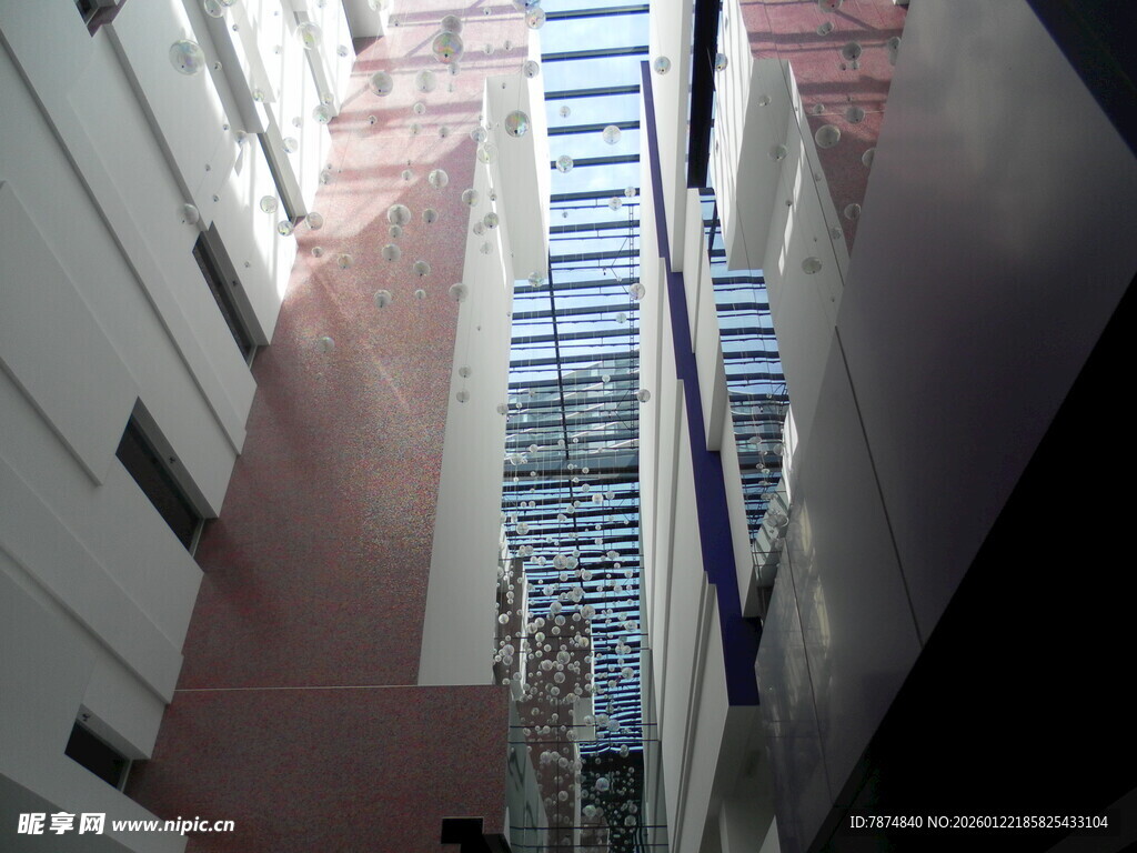 仰视城市高楼建筑景观