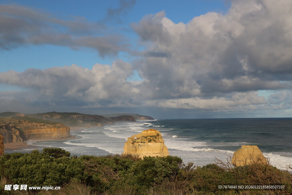 海岸风光 海浪拍击岩石