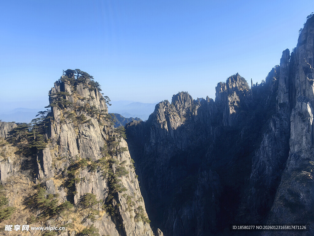 黄山壮丽奇峰景观