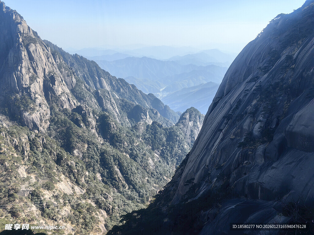 壮丽山景展现自然之美