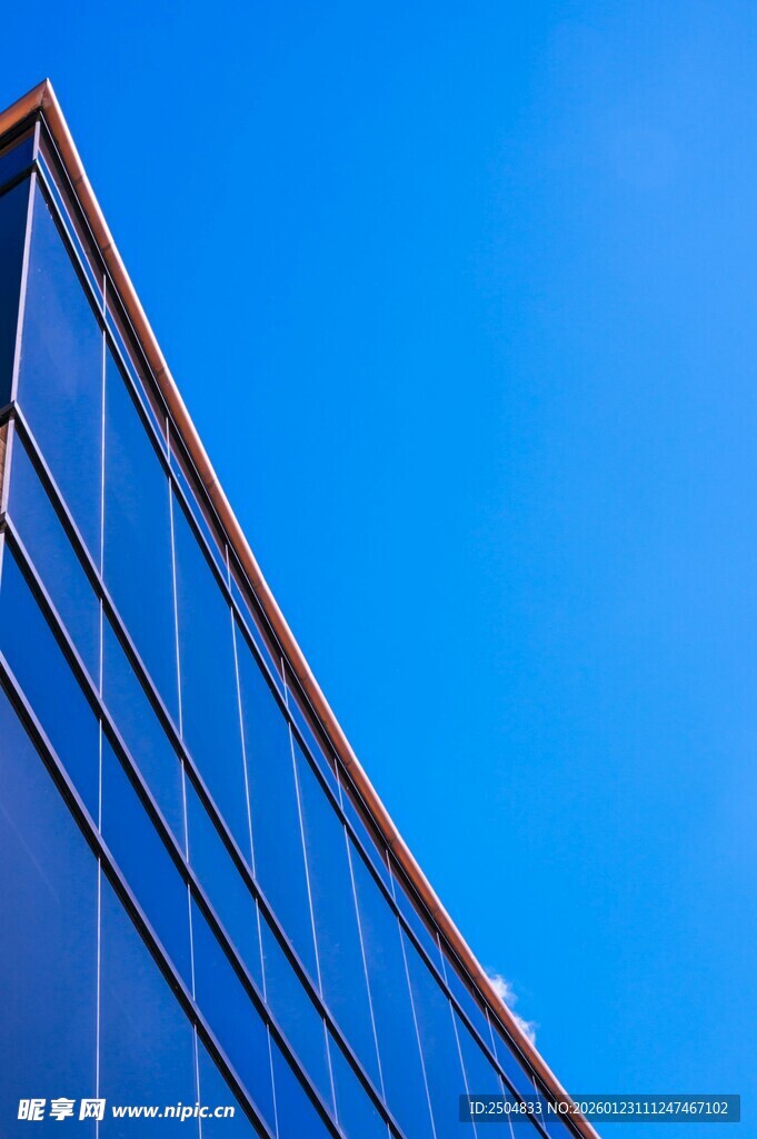 现代玻璃建筑外观特写