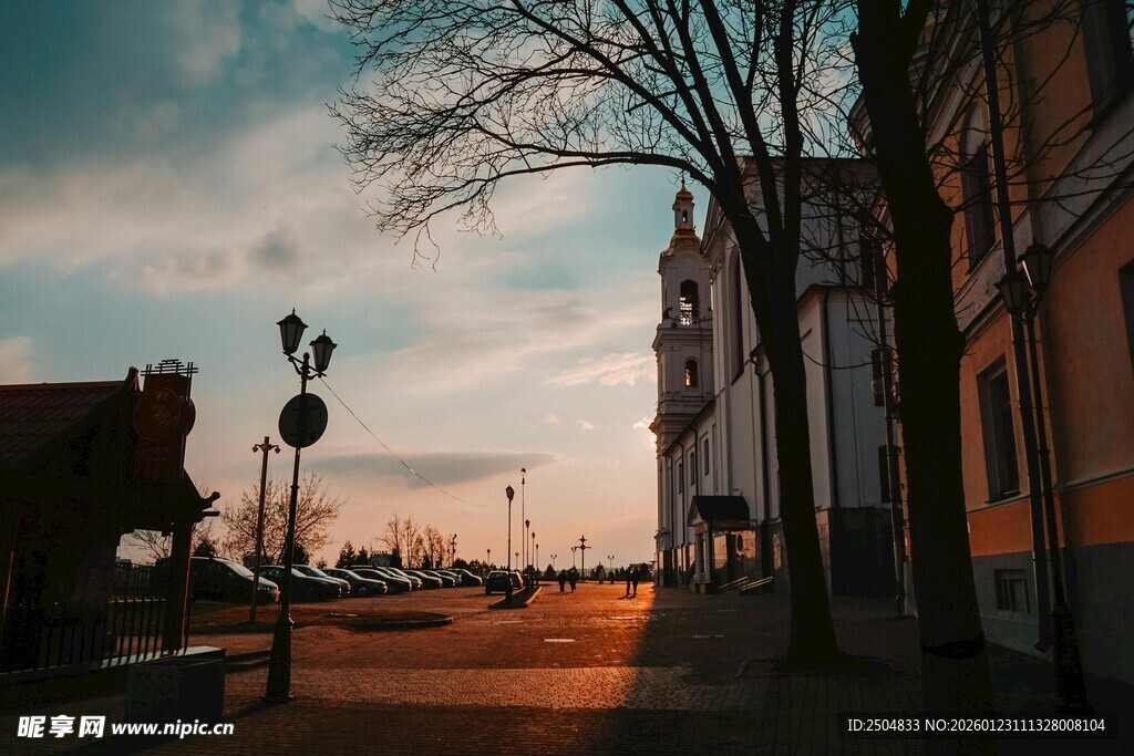 黄昏街道 静谧的城市景象