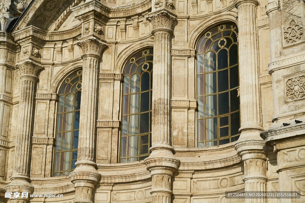 古典风格建筑精美窗户
