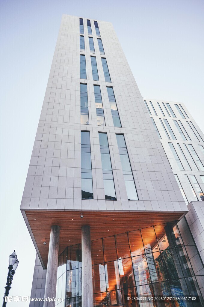 现代高楼大厦外观特写