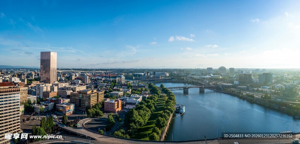 城市河畔全景风光