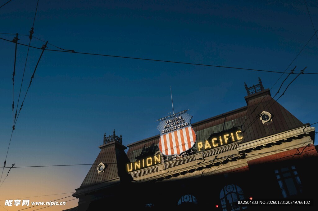 黄昏下的Pacific建筑