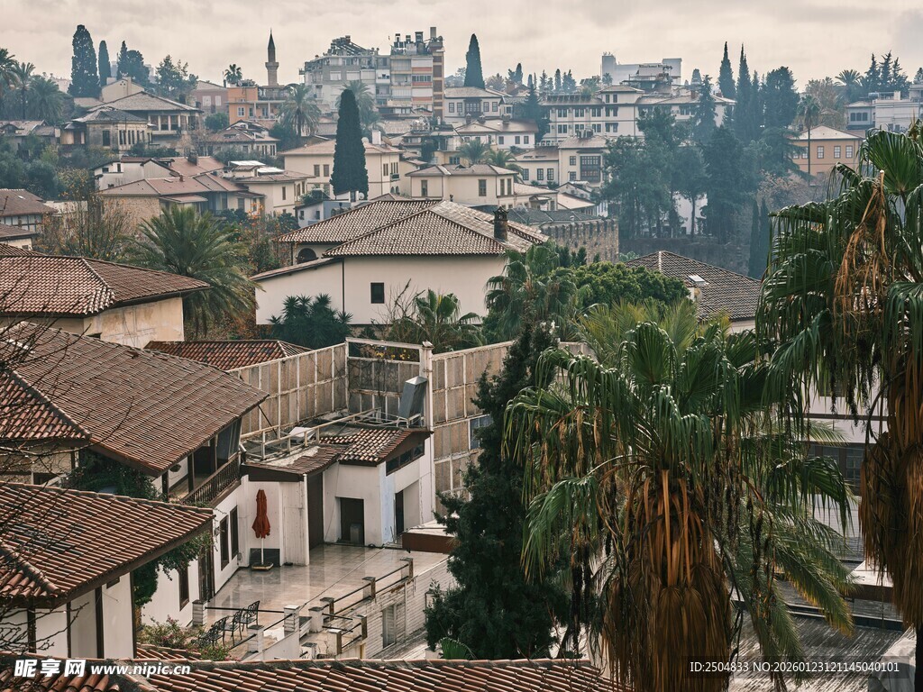俯瞰古朴小镇建筑景观