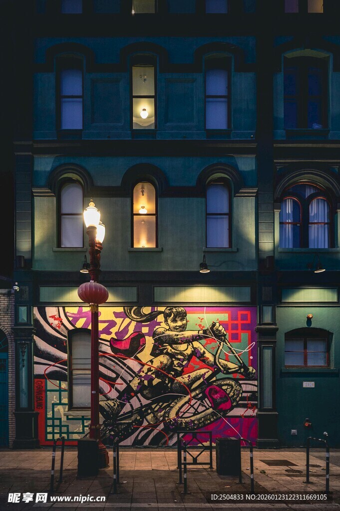 夜晚街头绚丽涂鸦艺术