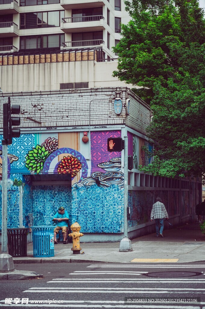 街角多彩涂鸦建筑景观