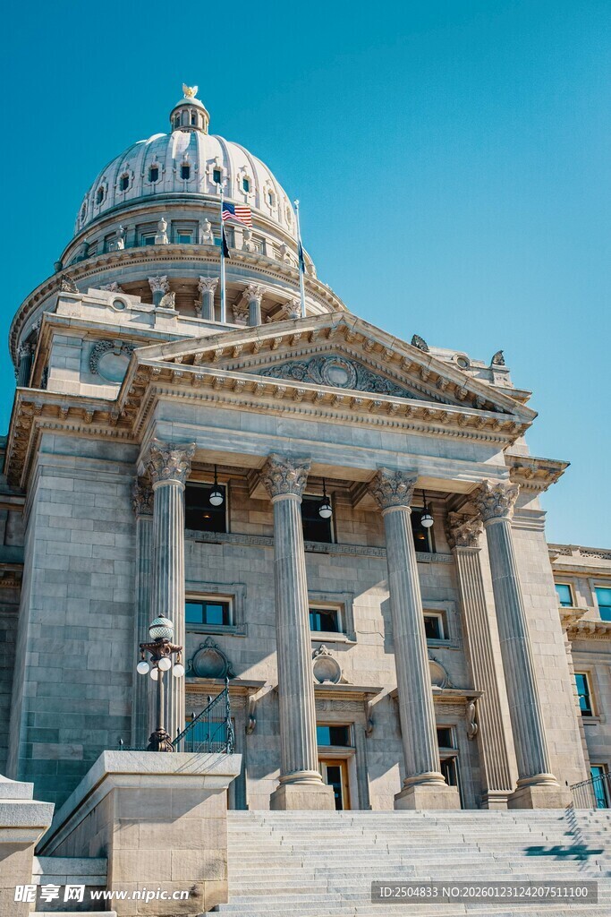 古典风格宏伟穹顶建筑