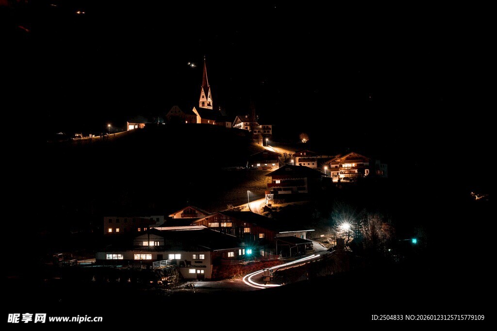 夜晚城镇灯火璀璨景观