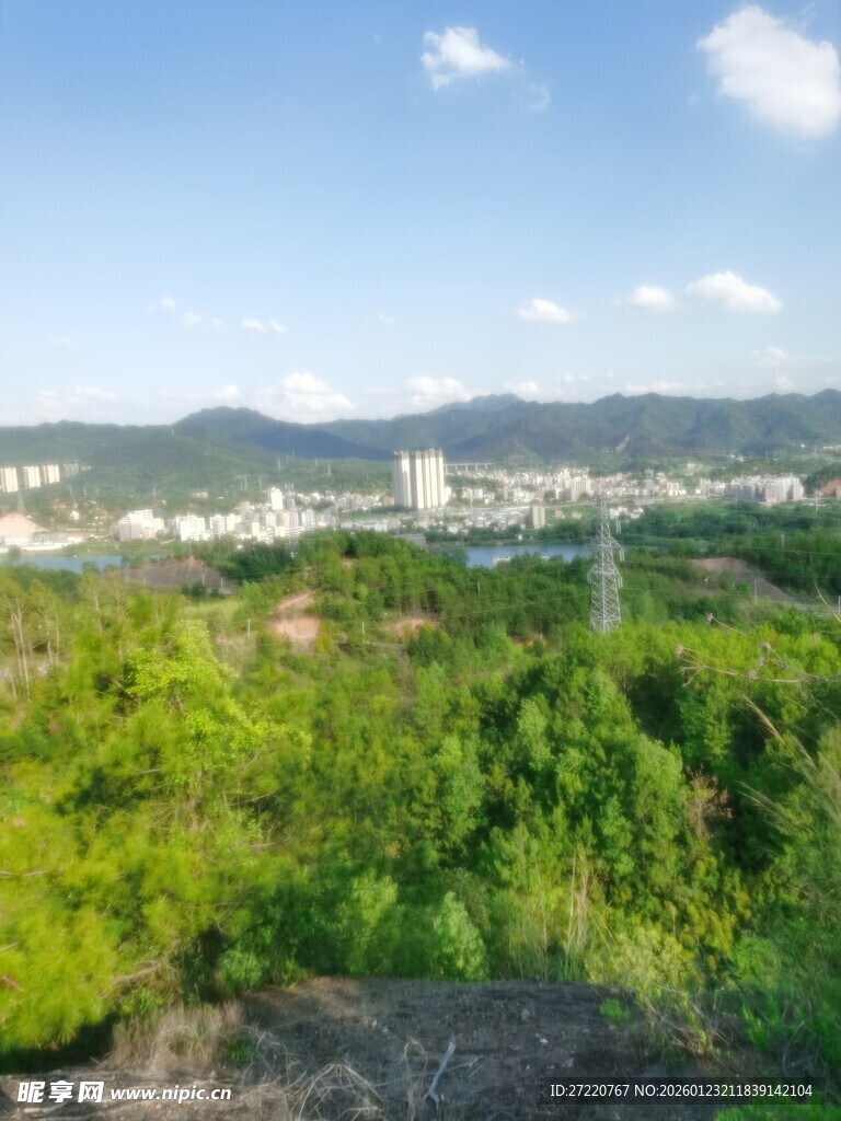 山林远眺城市风光