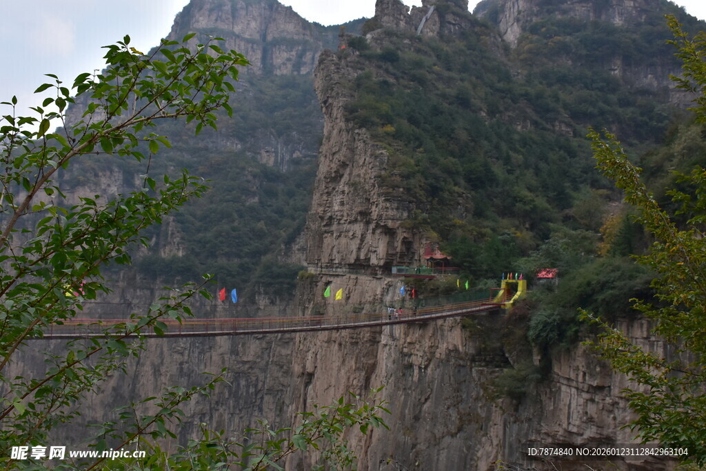 悬崖栈道 山间惊险风景