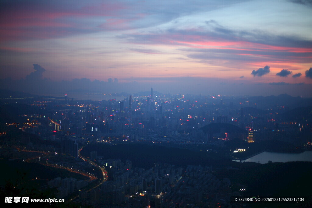 城市黄昏天际线美景